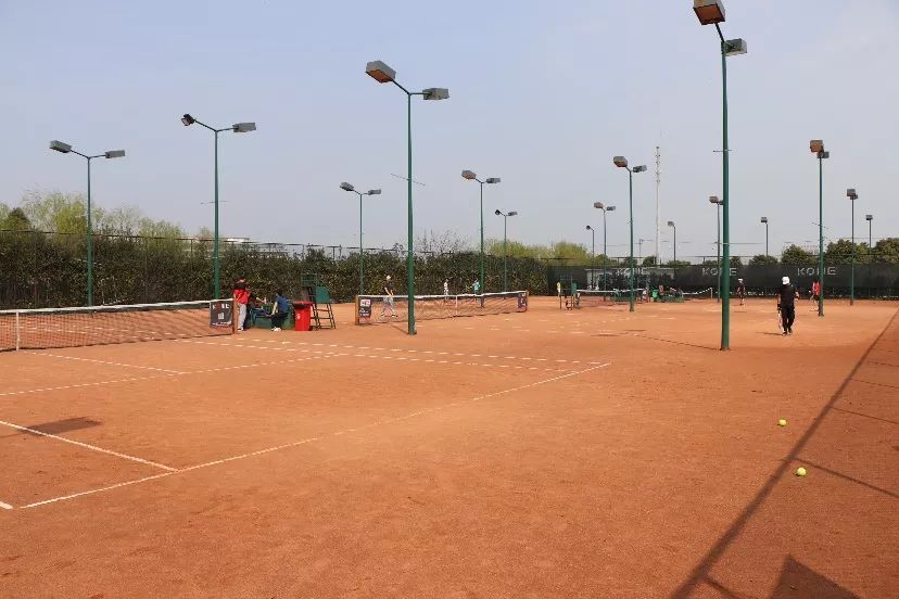 Construction of clay tennis courts (construction plan of clay tennis courts)